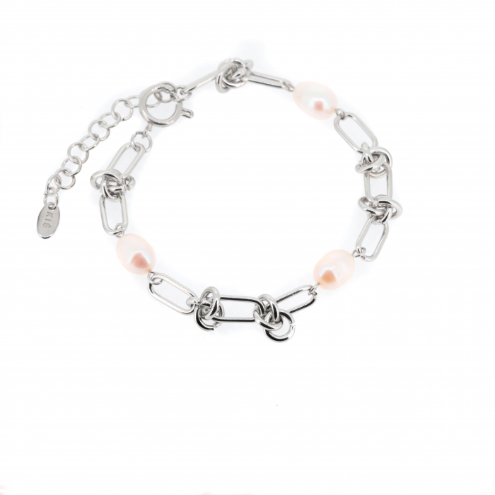 Silver bracelet with white pearls